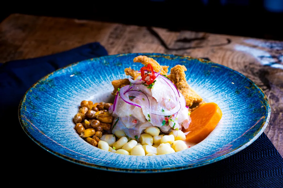 Ceviche de pescado con choclo y cancha